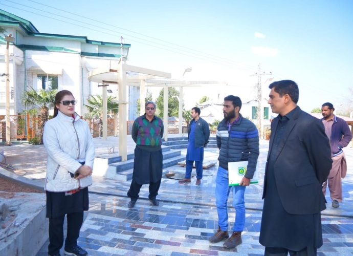 DG Punjab Horticulture Authority Naheed Gul Baloch visited Malka Kohsar ...